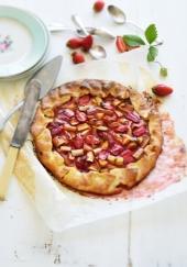 Tarte rustique fraise rhubarbe