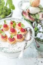 Mini bouchées aux framboises crémeux citron basilic