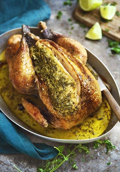 Pintade farcie, beurre aux herbes et au citron