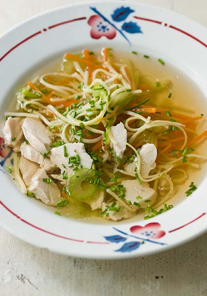 Bouillon de poulet aux légumes et vermicelles