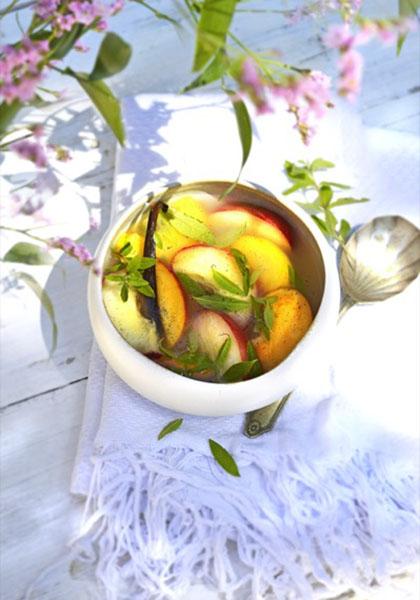 Soupe aux pêches, verveine et vanille