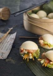 Gua bao, petits pains au crabe et aux légumes