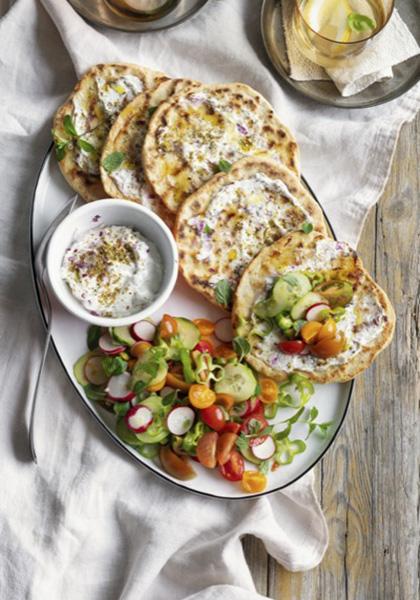 Mini focaccias sauce yaourt et crudités