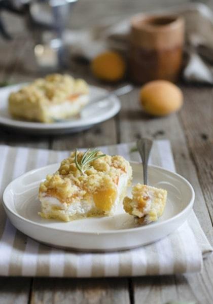 Tarte crumble à la ricotta et aux abricots