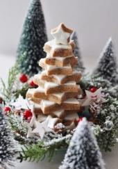 Pyramide d&#039;étoiles à la cannelle