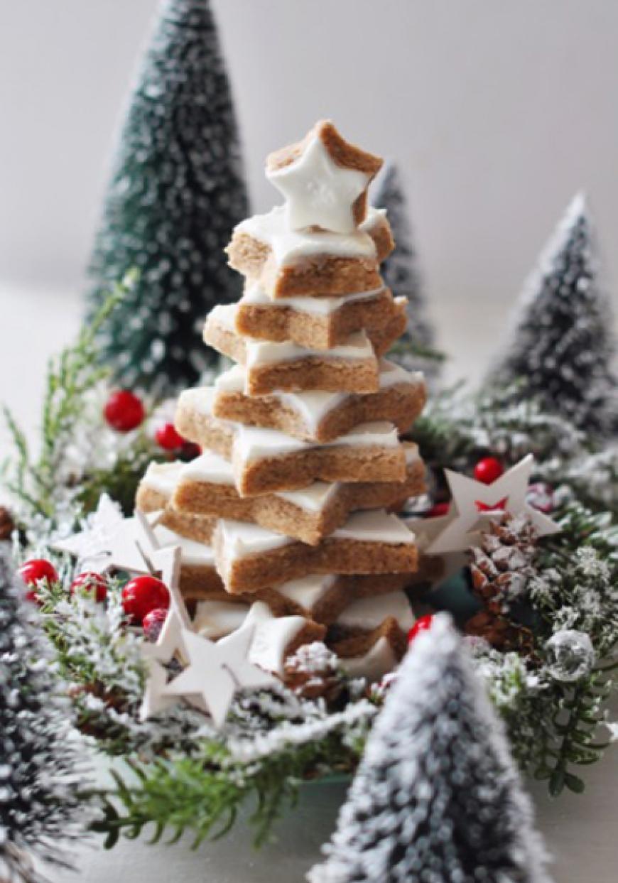 Pyramide d&#039;étoiles à la cannelle