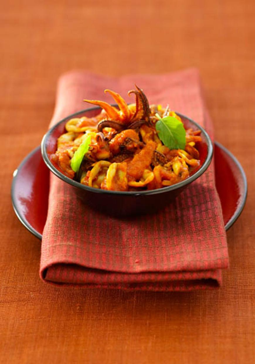 Calamars mijotés tomate basilic