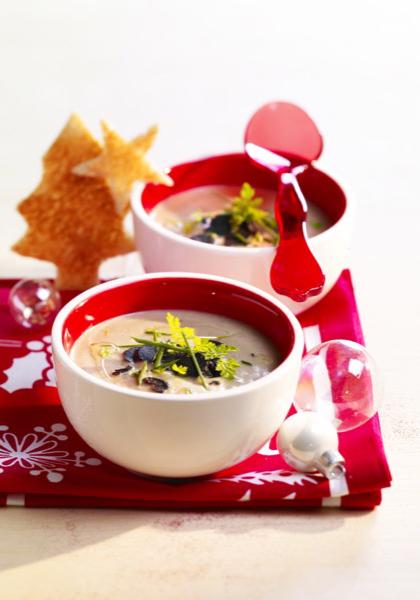 Velouté de céleri aux champignons et à la truffe