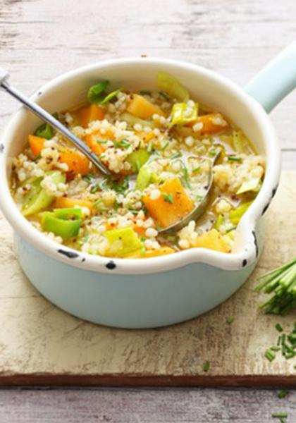 Soupe végétarienne aux légumes et orge perlé