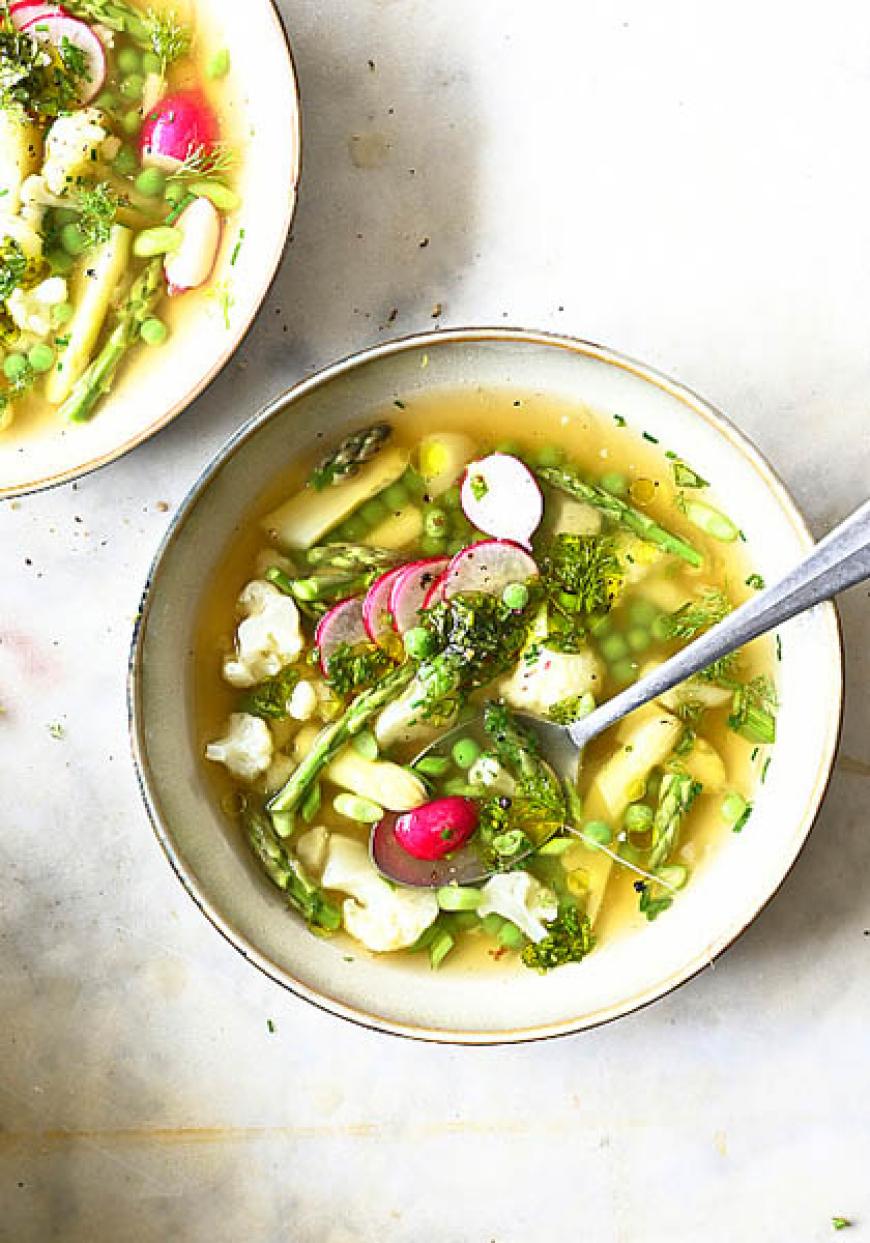 Soupe végétarienne de printemps