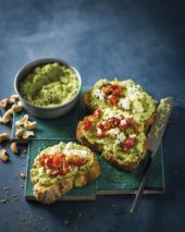 Bruschetta au pesto de courgette et noix de cajou